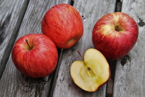 apples, fruits, food-3580560.jpg